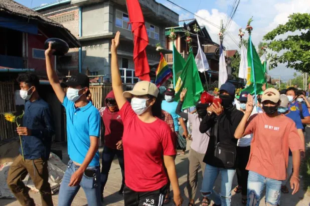 محتجون في مدينة داويي بشرق ميانمار (أ.ف.ب)