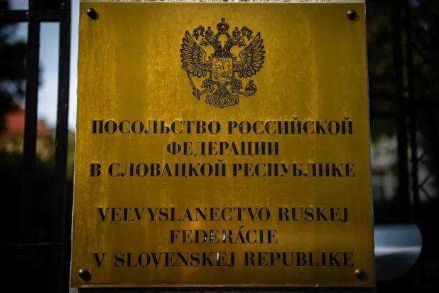 سلوفاكيا تقرر طرد 3 دبلوماسيين روس... وتشيكيا تقلل عددهم