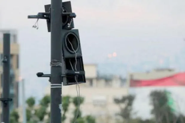 Ekonomik kriz Beyrut’un sokak lambalarını söndürüyor