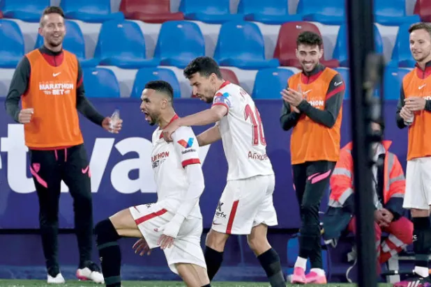 المغربي يوسف الناصري يواصل قيادة إشبيلية في سباق الدوري الاسباني (أ.ف.ب)