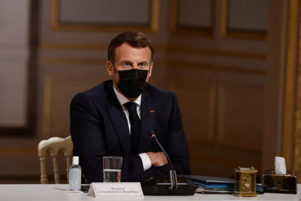 ماكرون أسير نزاعات السلطة في تشاد عقب مقتل إدريس ديبي