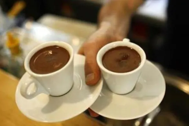 متى ينبغي أن تتوقف عن شرب الكافيين للحصول على نوم جيد ليلاً؟