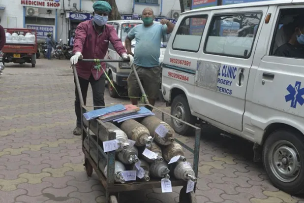 Hindistan’da gençler salgınla mücadele etmek için teknolojik imkanlardan faydalanıyor
