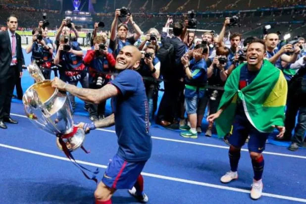 داني ألفيش: ميسي ولد ليكون لاعباً في برشلونة... وبرشلونة ولد ليكون نادياً لميسي