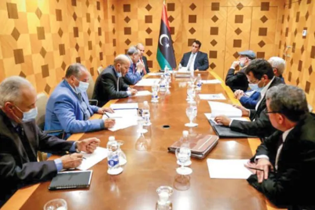 Trablus'ta Muhammed el-Menfi başkanlığında yapılan bir toplantıdan bir kare