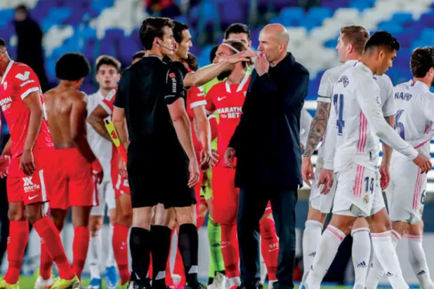 أتلتيكو يتقدم السباق في صراع الأمتار الأخيرة على لقب الدوري الإسباني