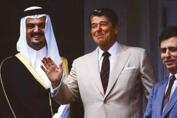 Eski ABD Başkanı Ronald Reagan, merhum Suudi Dışişleri Bakanı Prens Suud el-Faysal ve merhum Suriye Dışişleri Bakanı Abdulhalim Haddam 1982'de Washington'daki Beyaz Saray'da iken (Şarku’l Avsat)
