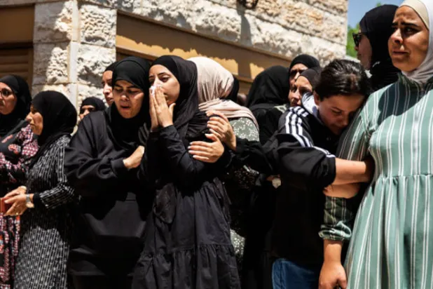 صاروخ من غزة يقتل عربياً وابنته في اللد