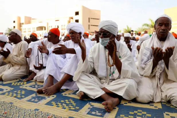 تعويل على «قمة باريس» لدعم الانتقال في السودان