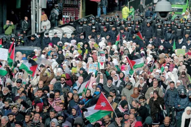 Ürdünlü protestocular Filistinlileri desteklemek için İsrail sınırına yürüdü