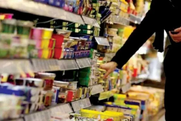 Lübnanlılar, fiyatların yükseleceği endişesiyle gıda stoklamaya başladı