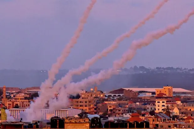 قتيلان وعدد من الجرحى بقصف صاروخي من غزة على إسرائيل