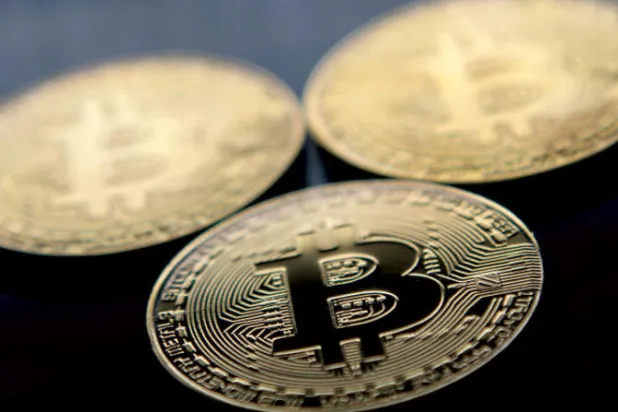 تضييق صيني يخنق مكاسب «بتكوين» في 2021