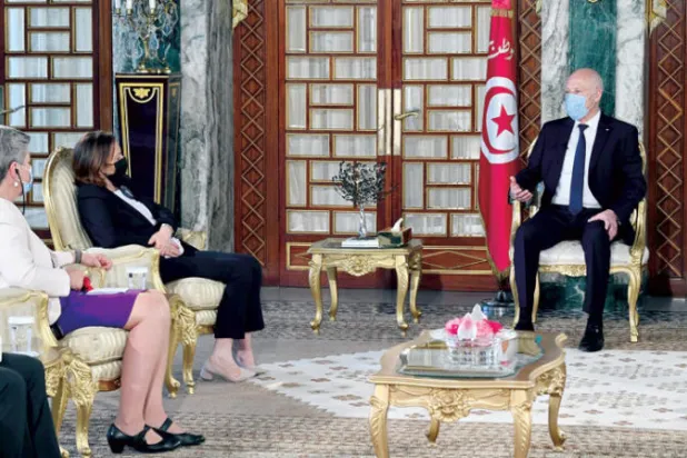 البرلمان التونسي يسائل الحكومة وينتقد «ضعف أدائها»