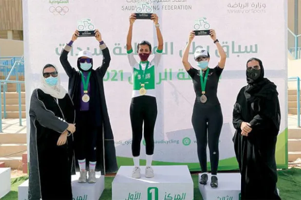 من مراسم تتويج بطلات السباق (الشرق الأوسط)