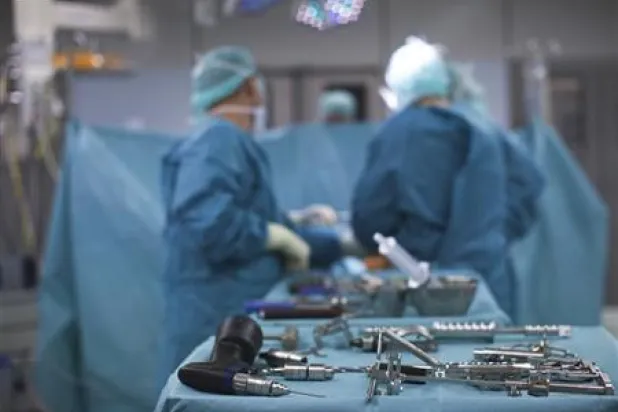 «خطأ مأساوي»... بتر الساق اليمنى لمُسن في النمسا بدلاً من اليسرى