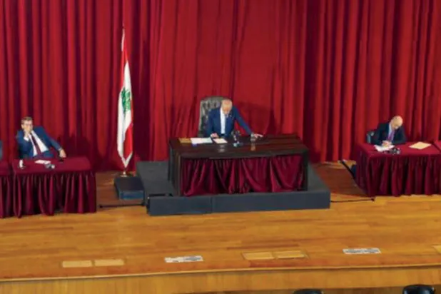 لبنان يحتضر... وتشكيل الحكومة في «مهب الريح»