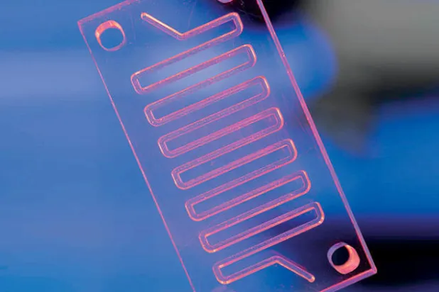 «مختبر على رقاقة» بتقنيات الموائع الدقيقة