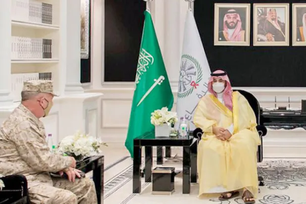 خالد بن سلمان ومسؤول أميركي يبحثان الشراكة العسكرية