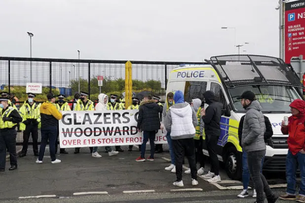 احتجاجات جماهير كرة القدم مشروعة ورد فعل إيجابي على مليارديرات لا يتصرفون بشكل جيد