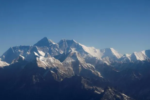 75 yaşındaki yaşlı adam Everest Dağı'na tırmanarak rekor kırdı