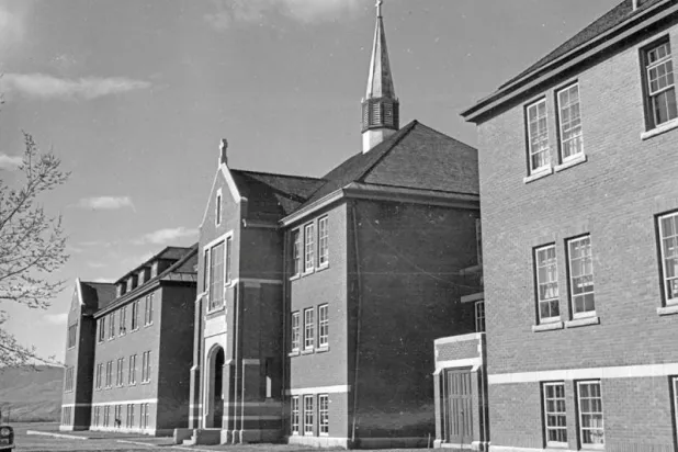 العثور على رفات 215 طفلاً في مدرسة داخلية بكندا