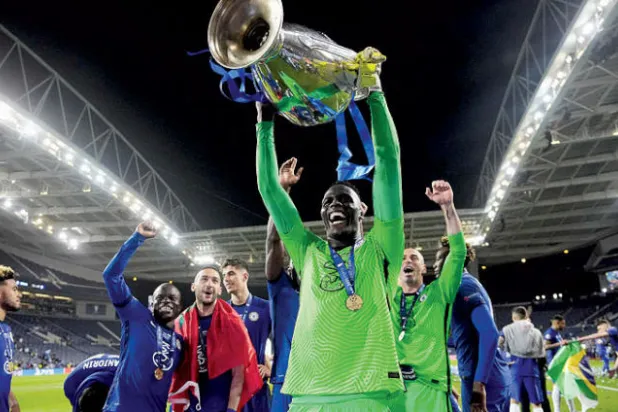 السنغالي ميندي من دوري المظاليم لحارس في كبرى بطولات أوروبا (أ.ف.ب)