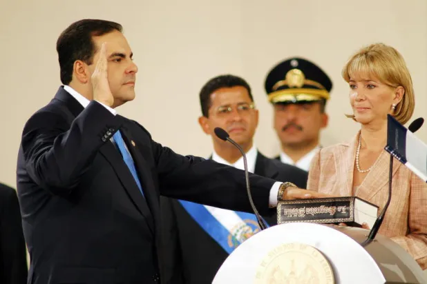 الحكم على سيدة السلفادور الأولى السابقة بالسجن لـ10 سنوات