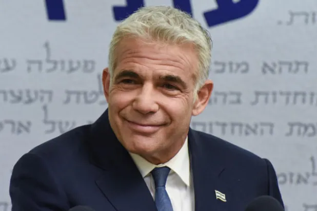 رئيس الكنيست يستعد لإبلاغ النواب بنجاح لبيد في تشكيل ائتلاف لإزاحة نتنياهو