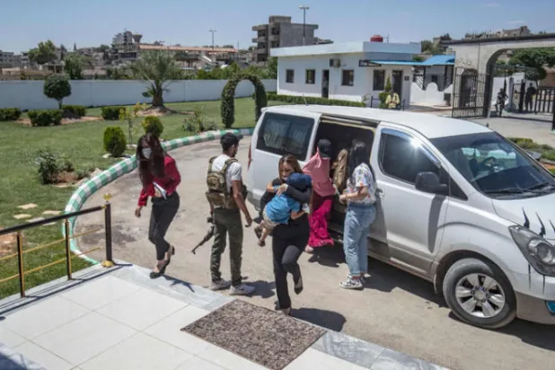 أكراد سوريا يسلمون هولندا 4 من أفراد عائلات «الدواعش»