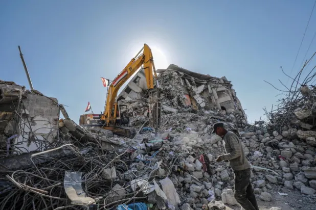 وفد حكومي فلسطيني يغادر إلى مصر لبحث إعادة إعمار غزة