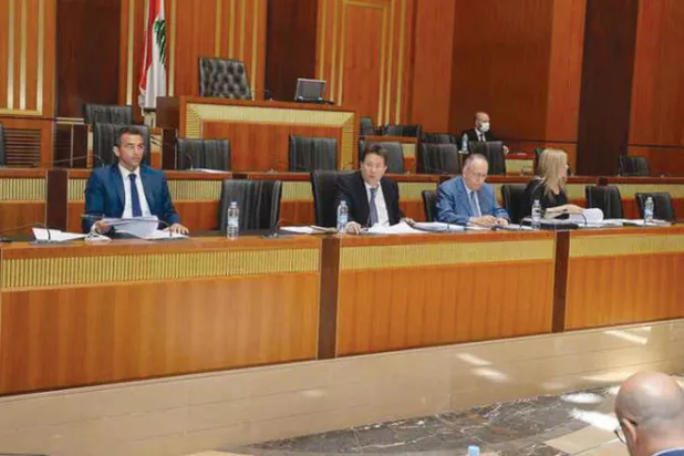 لبنان يضع مسار التحويلات النقدية إلى الخارج على سكة التنظيم