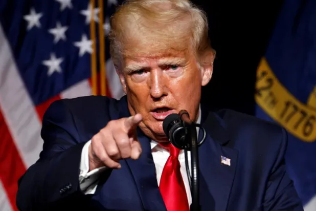 ترمب يصف «بتكوين» بأنها «عملية احتيال للتأثير على الدولار»