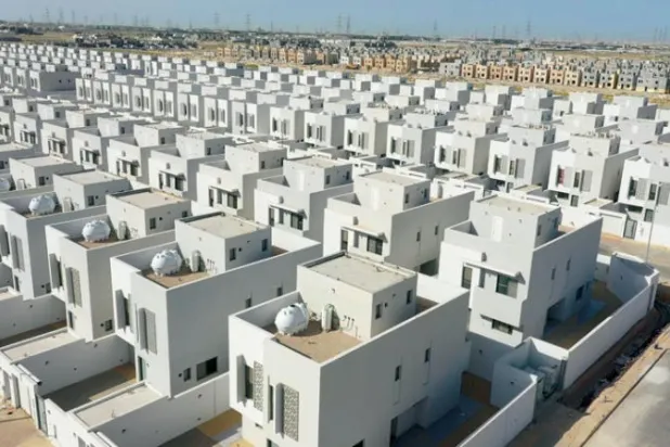 مطالبة بدراسة تملك الأجانب للعقار في السعودية