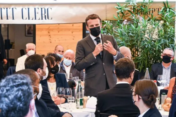 تھپڑ لگنے کے واقعے کے بعد میکرون کے ساتھ وسیع یکجہتی