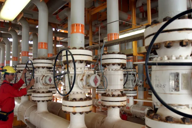 US Lifts Some Sanctions Targeting Iran’s Energy Sector