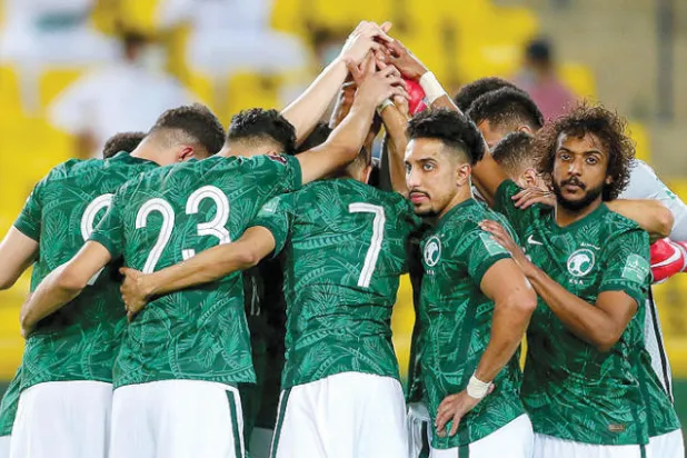 الأخضر يستعد بالصالة المغلقة... و3 احتمالات تمنحه «التأهل»