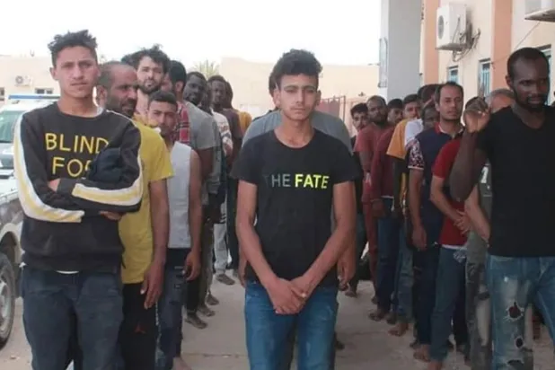 Libya’da rehin tutulan yabancı işçiler insan kaçakçılarından kurtarıldı