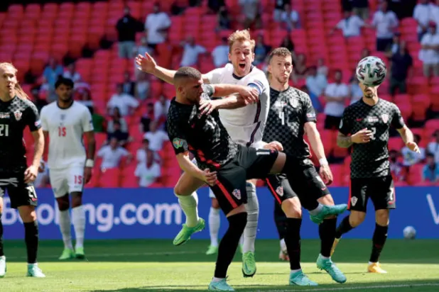 كين في مباراة إنجلترا الافتتاحية بكأس أوروبا أمام كرواتيا (أ.ب)