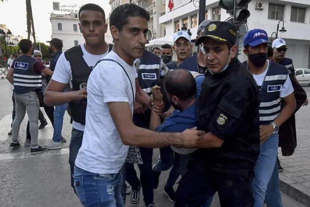 Tunus güvenlik güçleri halkın güvenini kaybediyor. Oluşan tablo Nahda öncesi yılları hatırlatıyor