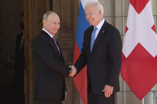 قمة جنيف: الإعلام الروسي يسلط الضوء على رابطة عنق بايدن «الطفولية»