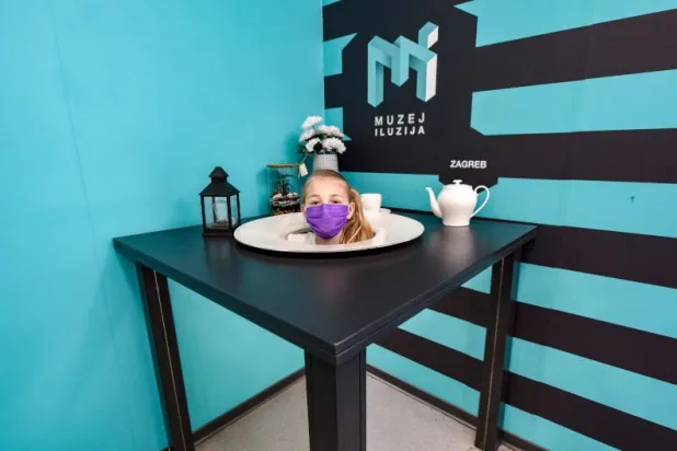 متحف كرواتي يقدم رؤوس زواره على أطباق ويمكّنهم من المشي على السقف