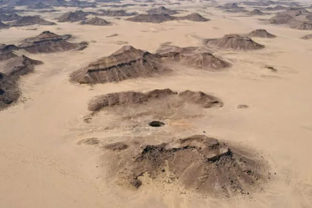 «قعر جهنم» في اليمن حفرة غامضة تحوم حولها الأساطير