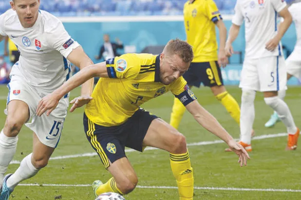 لارسن... كلما تقدم في العمر أصبح أكثر أهمية للمنتخب السويدي