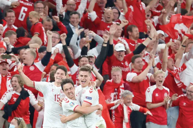 بلجيكا تستعرض قوتها وتوجه إنذاراً لمنافسيها... والدنمارك تكتب قصة تأهل خيالية