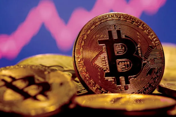 «بتكوين» تفقد مكاسب 2021 في «الجحيم الصيني»