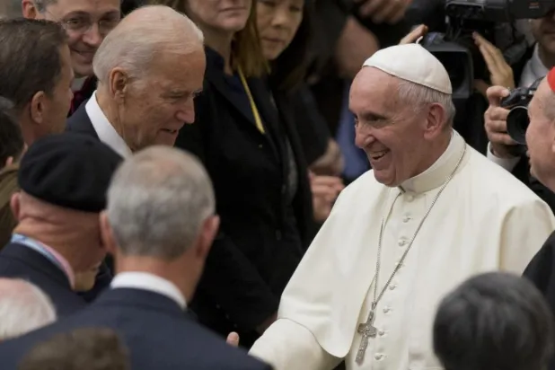 Vatikan, Biden'ı komünyondan men edilmesiyle ilgili olarak kilise karşısında destekler mi?
