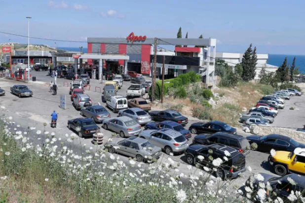 لبنان: فوضى و«استثناءات» في طوابير الانتظار أمام محطات الوقود