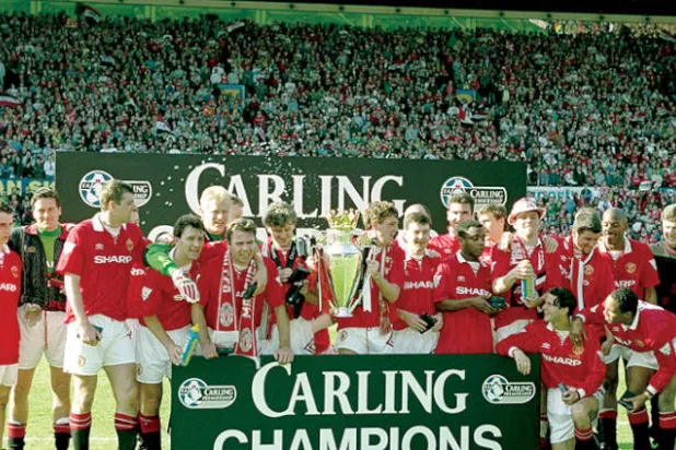 إنس ومانشستر يونايتد وكأس الدوري الإنجليزي الممتاز عام 1994 (غيتي)