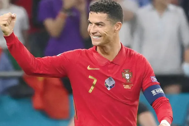 الإشادات تنهال على رونالدو محطم الأرقام القياسية